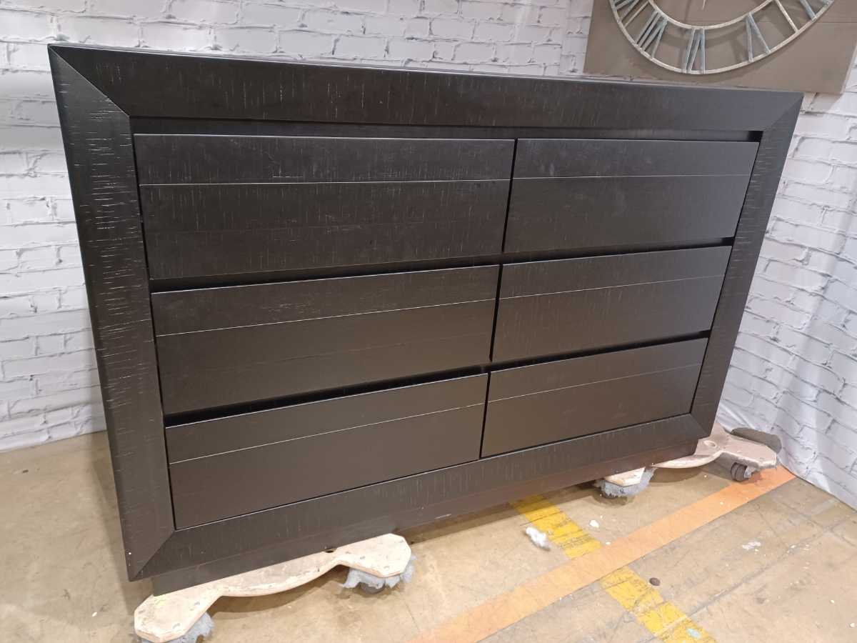 Londer-Exclusive Dresser - Gallery Image 9